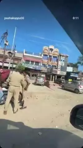मुरादाबाद: रील्स बनाने वालों को पुलिस से डर नहीं

पुलिस पर शब्द बोलते वीडियो वायरल

मुरादाबाद में पुलिस की अनदेखी वायरल