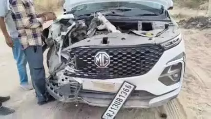 श्रीकरणपुर से श्रीगंगानगर जा रही कार हादसे का शिकार, कार चालकों को आई मामूली चोट