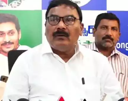 సంతనూతలపాడు: రాష్ట్రంలో కూటమి ప్రభుత్వం డైవర్షన్ పాలిటిక్స్ కు తెరలేపిందని విమర్శించిన మాజీ మంత్రి మెరుగు నాగార్జున