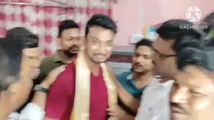 ডায়মন্ডহারবার ১: পৌরসভার ন নম্বর ওয়ার্ডে WBCS সার্ভিস পরীক্ষায় প্রথম স্থান অধিকার করার ছাত্রকে সম্মান জ্ঞাপন করলেন বিধায়ক