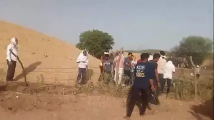 कैलारस: पहाड़ीपासोन स्थित जयश्रीकृष्णा फैक्ट्री के प्लाट पर तूरी के ढेर में लगी आग, कैलारस फायरदल ने आग बुझाई, टला बड़ा हादसा
