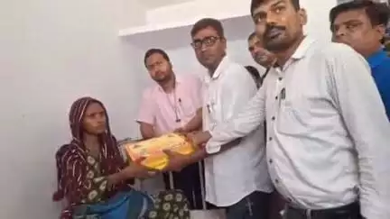 सबौर: सदर अस्पताल में प्रसव के बाद महिलाओं को जननी सुरक्षा किट की गई वितरित