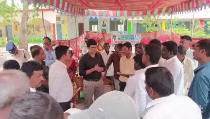 జనగాం: యశ్వంతపూర్ ప్రభుత్వ పాఠశాలలో ఏర్పాటుచేసిన భూభారతి రెవెన్యూ సదస్సు లో పాల్గొన్న సీఎంఆర్ఓ సీసీఎల్ఏ సెక్రెటరీ