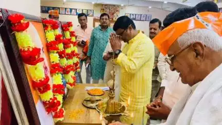 परसवाड़ा: स्थानीय भाजपा कार्यालय में बिरसा मुंडा पुण्यतिथि पर अर्पित की गई श्रद्धांजलि, विधायक समेत कई नेता रहे मौजूद