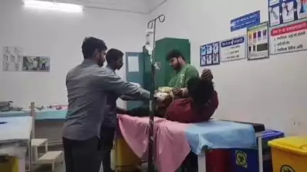 अनूपपुर: अनूपपुर रेलवे स्टेशन: कोयले से लदी ट्रेन से गिरा युवक, पैर कटने से गंभीर घायल