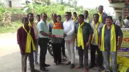 ଦେବଗଡ: ଅହିର କଳସ ଶୋଭାଯାତ୍ରାକୁ ଦେବଗଡରେ ଯାଦବ ମହାସମାଜ ପକ୍ଷରୁ ଭବ୍ୟ ସ୍ୱାଗତ ସମ୍ବର୍ଦ୍ଧନା