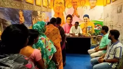 চণ্ডীতলা ২: হুগলির চন্ডীতলায় জনসংযোগে হুগলী জেলা পরিষদের মেন্টর তথা শিক্ষা, সংস্কৃতি, তথ্য ও ক্রীড়া দপ্তর এর কর্মাধ্যক্ষ