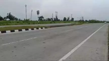 यवतमाळ: शहरातील पेट्रोल पंप वनवासी मारुती समोर चारचाकी अपघातात तीन जण जखमी,वाहनाचे 50 हजाराचे नुकसान