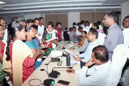 జనగాం: జిల్లా కలెక్టర్ కార్యాలయంలో ప్రజావాణి కార్యక్రమంలో పాల్గొన్న జిల్లా అదనపూ కలెక్టర్ లు