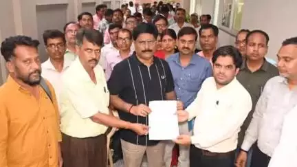 गोमिया: टेट सफल सहायक अध्यापक संघ ने गोमिया विधायक योगेंद्र प्रसाद से विभिन्न मांगों को लेकर की शिकायत
