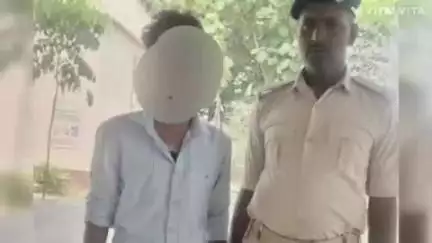 मेसकौर: 195 लीटर देशी महुआ शराब के साथ एक कारोबारी को किया गया गिरफ्तार