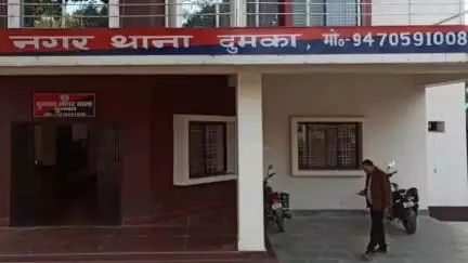 दुमका: एसपी कॉलेज छात्रावास से मोटरसाइकिल चोरी, लिखित शिकायत दर्ज कर कार्रवाई की मांग