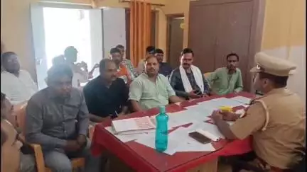 संडीला: बघौली थाना प्रभारी ने अपने कक्ष में पत्रकारों के साथ की बैठक, कानून व्यवस्था मजबूत करने के लिए मांगा सहयोग