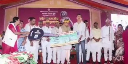 सोहागपुर: शहडोल के ब्यौहारी में मुख्यमंत्री डॉ. मोहन यादव ने हितग्राहियों को हित लाभ वितरित किया