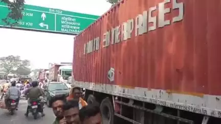 बिहिया: नो इंट्री में घुसे ट्रकों से बिहिया पुलिस ने तीन दिनों में वसूला ₹2,54,500 का जुर्माना