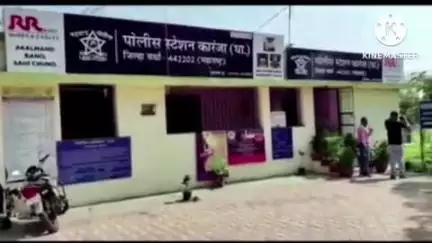 कारंजा: खरसखंडा शिवारात देशी दारूची विक्री करताना दारू विक्रेत्यावर कार्यवाही