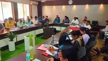 लांजी: कलेक्टर ने लांजी में नगरीय निकाय की समीक्षा में रेन वाटर हार्वेस्टिंग को लक्ष्य के अनुसार बढ़ाने के निर्देश दिए