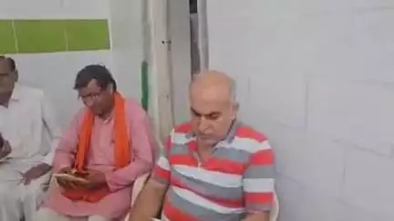 खंडवा नगर: सद्भावना मंच के सदस्यों ने रेलवे मंत्री को ट्वीट किया