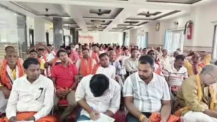 मझौलिया: जौकटिया में भाजपा के पूर्वी और पश्चिमी मंडल की बैठक दीप जलाकर शुरू, रणनीति बनी
