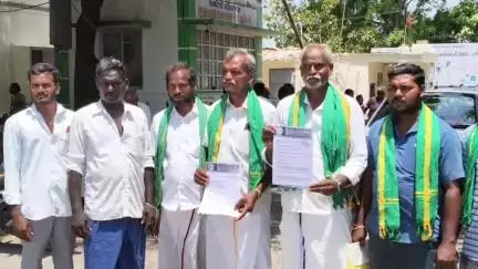 கள்ளக்குறிச்சி: கூட்டுறவு சங்கங்களில் பயிர்கடன் பெற சிபில் ரிப்போர்ட் பார்த்து கடன் வழங்க வேண்டும் என்ற சுற்றிக்கையை ரத்து செய்யக்கோரி ஆட்சியரகத்தில் நேரில் மனு