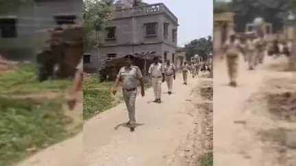 নানুর: ঈদ পরবর্তী অশান্তি রুখতে কীর্ণাহারে পুলিশের রুটমার্চ