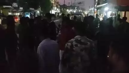 दुमका: हदहदिया पुल के पास टेंपो ने टोटो को मारी टक्कर, चालक बाल-बाल बचा