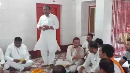 जगदीशपुर: नगर के डीएम रोड में वैश्य समाज की एकजुटता के लिए राष्ट्रीय वैश्य महासभा की बैठक हुई, पूर्व मंत्री भी हुए शामिल