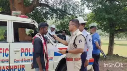 जशपुर: जशपुर पुलिस ने चलाया महाचेकिंग अभियान, ट्रैफिक नियम तोड़ने पर 767 लोगों के खिलाफ की कार्रवाई