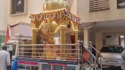 વડોદરા પૂર્વ: ત્રંબકેશ્વર થી ગિરનાર સુધી નીકળેલ શ્રી સ્વામી સમર્થ મહારાજ રથ યાત્રાનુ શહેર મા આગમન માંજલપુર વિસ્તારમા કરાયુ