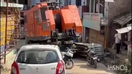 ओट: कुन्नू-कुफरी सड़क पर खराब हुई बड़ी मशीनरी, राहगीर परेशान
