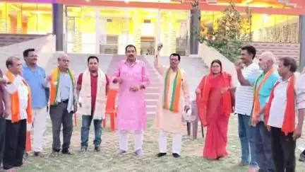 कल्याणपुर: कोनहिया मंदिर पर पूरन छपरा मंडल के प्रमुख कार्यकर्ताओं के साथ पार्टी द्वारा चलाए जा रहे अभियान की हुई समीक्षा