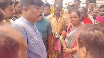 ବାଲିଗୁଡା: ବାଲିଗୁଡ଼ା ଠାରେ ସଡକ ଦୁର୍ଘଟଣା ପରେ ୫୦ ହଜାର ଦେବା ପରେ ଉଠିଲା ରାସ୍ତାରୋକ