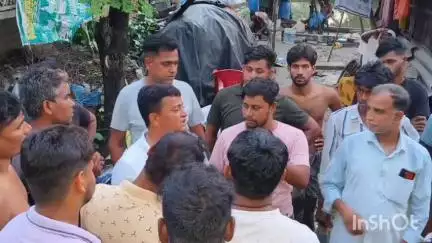 ক্যানিং ২: উত্তর ঈশ্বরীপুর গ্রামে জনসংযোগ কর্মসূচির মধ্যে দিয়ে জমি সংক্রান্ত সমস্যার সমাধান করলেন স্থানীয় তৃণমূল নেতৃত্ব