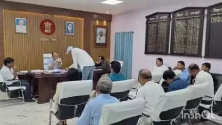 कहरा: एनएच 327E के अध्ययन क्रियान्वयन की स्थिति को लेकर डीएम कार्यालय में डीएम की अध्यक्षता में समीक्षा बैठक, दिए निर्देश