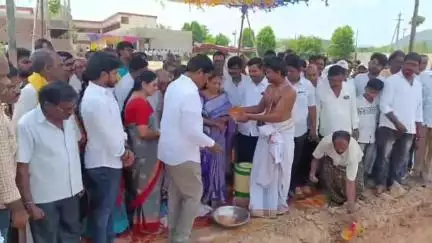 గిద్దలూరు: అర్ధవీడు కస్తూరిబా గాంధీ విద్యాలయం ఆవరణలో నూతన జూనియర్ కళాశాల భవన నిర్మాణానికి శంకుస్థాపన చేసిన ఎమ్మెల్యే అశోక్ రెడ్డి