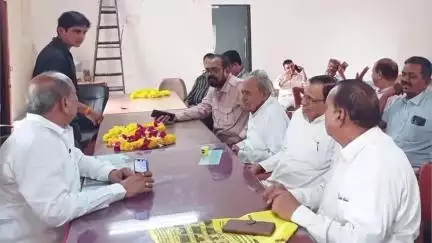 હાલોલ: તાલુકા પંચાયત ખાતે ધારાસભ્ય જયદ્રથસિંહ પરમાર દ્વારા જન સમસ્યાઓના નિવારણ માટે બેઠકનું આયોજન કરાયું