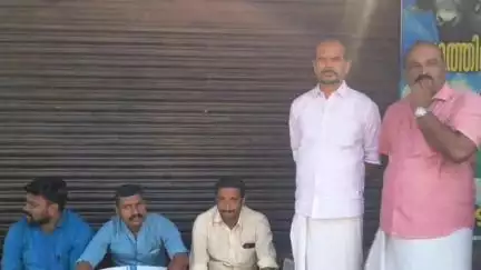 മുകുന്ദപുരം: വെണ്ടോരില്‍ പുഴുവരിച്ച ഇറച്ചി വിൽപ്പന നടത്തിയ മാംസ വില്‍പന കേന്ദ്രം പഞ്ചായത്ത് - ആരോഗ്യ വിഭാഗം അധികൃതർ അടപ്പിച്ചു