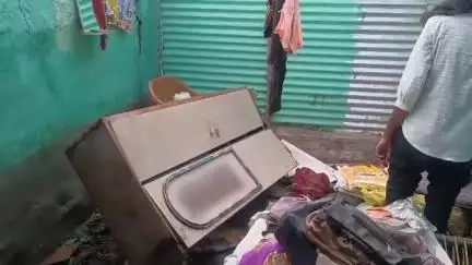 आर्णी: तालुक्याला वादळी वाऱ्याने झोडपले; अनेकांच्या घरांची झाली पडझड