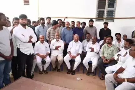 పుంగనూరు: గెరిగి పల్లిలో వైసీపీ నేత విజయ్ కుమార్ రెడ్డి భౌతికకాయాన్ని సందర్శించి నివాళులర్పించిన MLA పెద్దిరెడ్డి రామచంద్రారెడ్డి