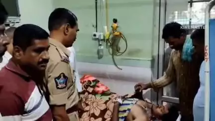 మోతుకుపల్లి వద్ద పిడుగుపాటుకు నలుగురికి తీవ్ర అస్వస్థత, 
హిందూపురం ఆస్పత్రికి తరలింపు