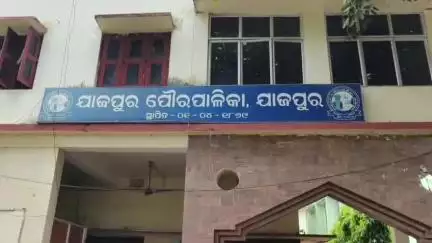 କୋରେଇ: ଯାଜପୁର ପୌରପାଳିକା ସ୍ୱାସ୍ଥ୍ୟ ବିଭାଗରେ ପ୍ରମାଣ ପତ୍ର ପାଇଁ ଲାଗିଛି ଲମ୍ବା ଲାଇନ, ଗରମରେ ଲୋକେ ହନ୍ତସନ୍ତ #jansamasya