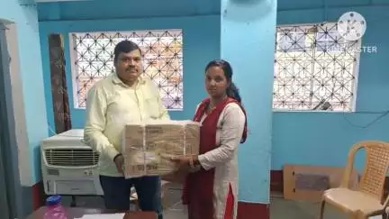 हिसुआ: धमौल ने सैमसंग मोबाइल डिस्ट्रीब्यूटर की नेक पहल, गरीब परिवार की तीन महिलाओं को स्वाबलंबी बनाने के लिए दी सिलाई मशीन