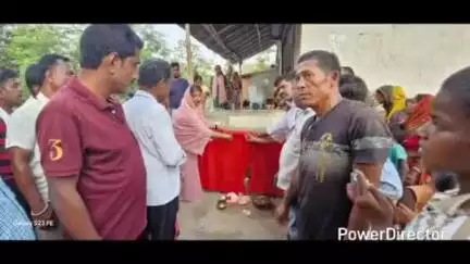 प्राणपुर: MLA निशा सिंह ने मरही गांव में पीसीसी सड़क निर्माण कार्य का किया शिलान्यास, अन्य लोग भी रहे मौजूद