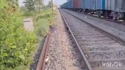 बरहट: कटौना ओवर ब्रिज के नीचे पटना-धनबाद इंटरसिटी एक्सप्रेस की चपेट में आने से एक युवक की मौत, पुलिस मामले की जांच में जुटी