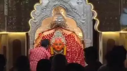 खंडवा नगर: खंडवा के भवानी माता मंदिर में माता भवानी की महा आरती की गई