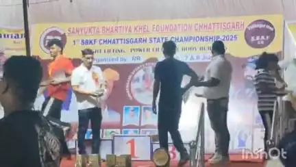 केशकाल: कोंडागांव के दो खिलाड़ियों ने राज्य स्तरीय पावरलिफ्टिंग और वेटलिफ्टिंग प्रतियोगिता में सिल्वर मेडल जीतकर किया नाम रोशन