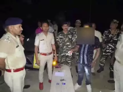 ठाकुरगंज: ठाकुरगंज प्रखंड के जियापोखर थाना क्षेत्र में 4.46 ग्राम मादक पदार्थ के साथ तस्कर गिरफ्तार, स्कूटी और फोन ज़ब्त