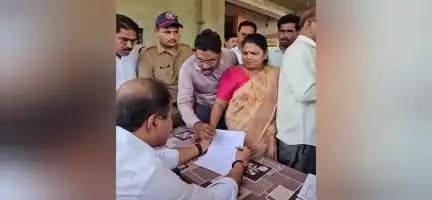 वर्धा: पालकमंत्री डॉ भोयरच्या जनता दरबारातून' बोरीच्या ग्रामस्थांसाठी विकासाची पहाट समस्या सोडवण्यास जनता दरबार ठरला प्रभावी