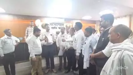 चायल: सर्किल रेट वृद्धि के खिलाफ अधिवक्ताओं ने चायल तहसील परिसर में किया प्रदर्शन