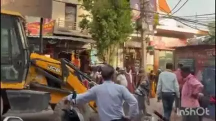 सराफा बाजार से स्टेशन तक बंद रास्ते को खुलवाने पहुंचा प्रशासनिक अमला, चौकी हटाई, दुकानदारों को दिया गया समय